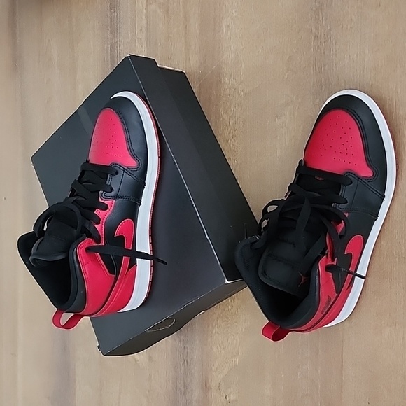 Nike Air Jordan 1 Mid PS 'Banned' 640734-074 Youth Size 3Y - Picture 1 of 8